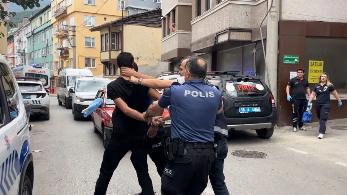 Bursa&#039;da trajikomik olay: İhbara giden polis ekiplerini köpek ve sahibi ısırdı! haberinin görseli