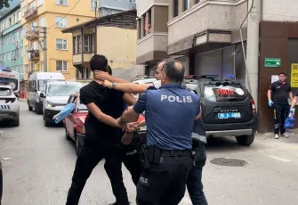 Bursa'da trajikomik olay: İhbara giden polis ekiplerini köpek ve sahibi ısırdı!