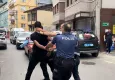 Bursa&#039;da trajikomik olay: İhbara giden polis ekiplerini köpek ve sahibi ısırdı!