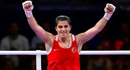 Busenaz Sürmeneli, Dünya Boks Şampiyonası’nda çeyrek finale çıktı