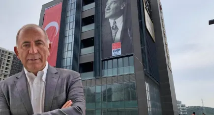 CHP İstanbul İl Başkanlığı’nda gergin anlar: Gürsel Tekin’in memurları binaya girdi, polis müdahalesi yaşandı