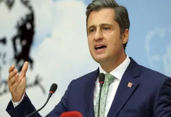 Deniz Yücel: CHP'nin İstanbul İl Başkanlığını kanunsuz emirlerle ablukaya almaya çalışan zihniyete geçit vermeyeceğiz