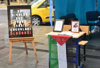 Gazze’de hayatlarını kaybeden çocuklar için Sivas’ta boş sıralar etkinliği