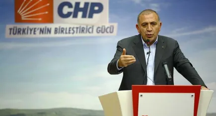 Gürsel Tekin il binasından çıktı