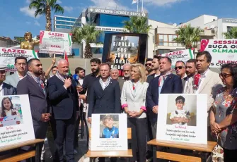 İzmir’de “Boş Sıralar” etkinliği ile Gazze’deki çocuklar için anma
