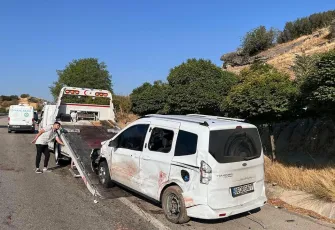 Manisa’da yol kenarında lastik değiştirirken feci kaza: Çift hayatını kaybetti, çocukları yaralı