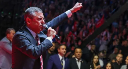 Özgür Özel’den Cumhurbaşkanı Erdoğan’a sert tepki: ‘Ders kitaplarına darbeci olarak mı geçeceksin?’
