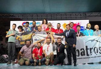Parachute Academy Spor Kulübü'nden tarihi başarı: Türkiye Şampiyonası'nda ikincilik kupası İzmir'e geldi!