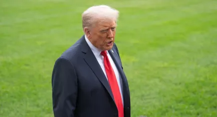 Trump’tan yabancı şirketlere uyarı: “Amerikalı işçi istihdam etmezseniz…!”