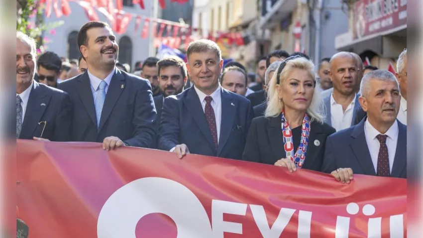 9 Eylül kortejinde dikkat çeken görüntü: CHP’li vekiller katılmadı