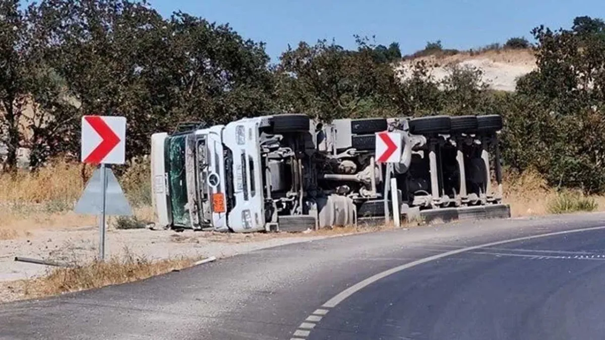 Amonyum nitrat yüklü tanker devrildi haberinin görseli