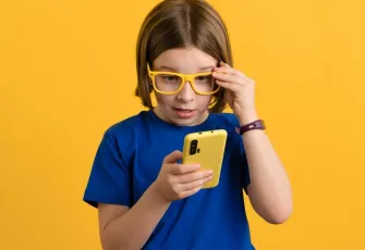 Bir ülke daha okullarda telefonu yasakladı! Artık sınıflara cep telefonu sokulamayacak..