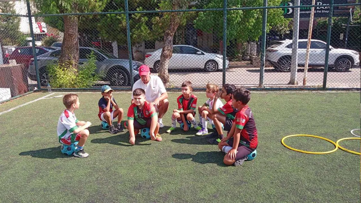 Bostanlıspor minik futbolcularla yeni sezona başladı haberinin görseli
