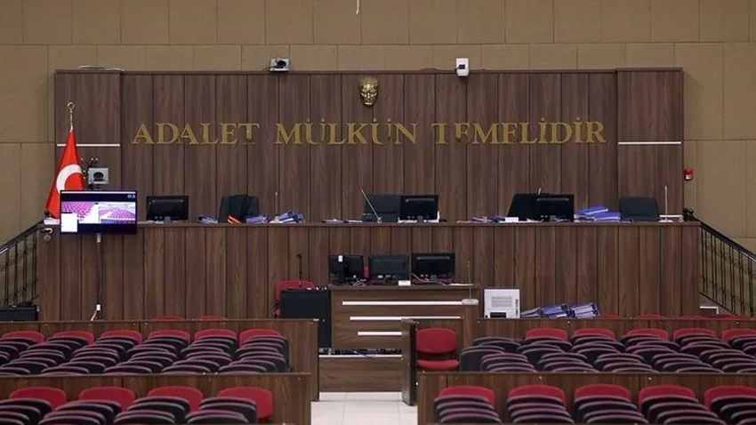 CHP İstanbul İl Başkanlığı önünde yaşananlara ilişkin 24 sosyal medya kullanıcısına soruşturma haberinin görseli