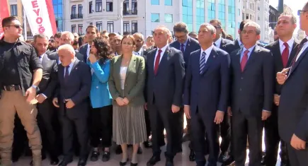 CHP lideri Özgür Özel Taksim Meydanı’nda: Gürsel Tekin törene katılmadı 