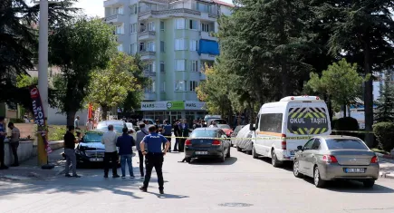 Eşini, kayınvalidesini ve baldızını tabancayla vurup kaçtı