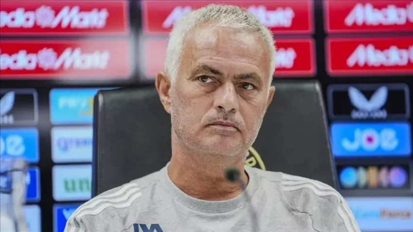 Fenerbahçe'den ayrılan Jose Mourinho'nun yeni adresi belli oldu.. Premier Lig'e geri dönüyor! haberinin görseli