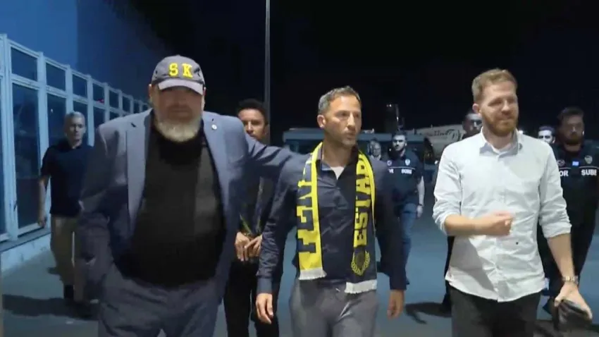 Fenerbahçe’nin yeni teknik direktörü Domenico Tedesco, İstanbul’a geldi haberinin görseli