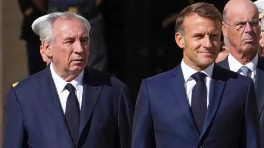 Fransa Başbakanı resmen istifa etti haberinin görseli