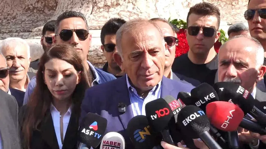 Gürsel Tekin’den CHP İl Binası tartışmasına tepki: Resmi binamız Sarıyer, biz doğru yerdeyiz haberinin görseli