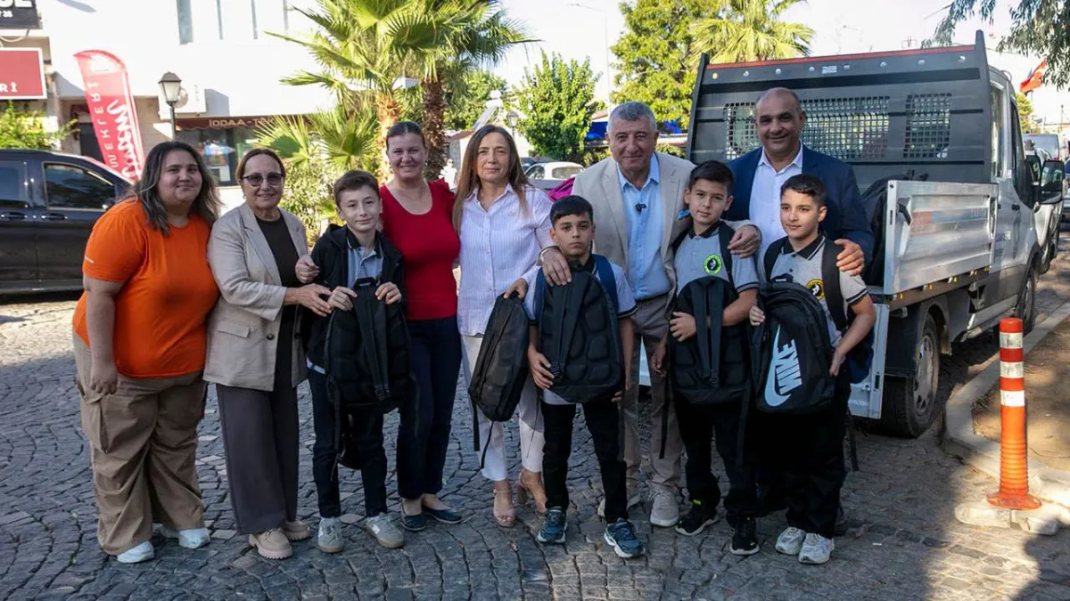 Güzelbahçe Belediyesi’nden öğrencilere kırtasiye desteği haberinin görseli