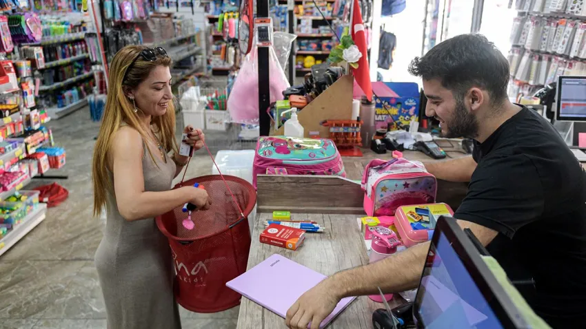 İzmir’de 49 Milyon TL’lik kırtasiye desteği: Hem velilere hem esnafa can suyu