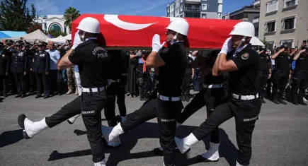 İzmir’de şehit polisler son yolculuğuna uğurlandı