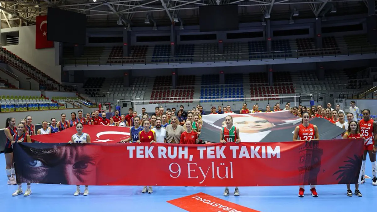 İzmir’in kurtuluşu, voleybol şöleniyle kutlandı haberinin görseli