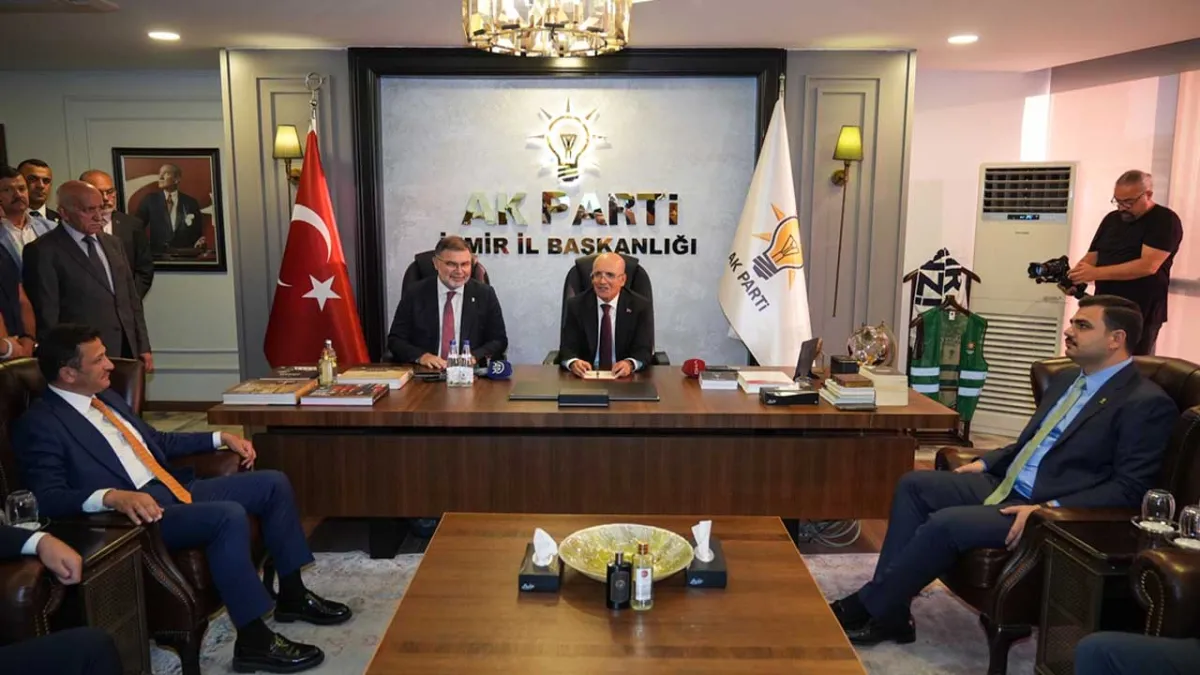 Bakan Şimşek İzmir'de ziyaretlerde bulundu haberinin görseli