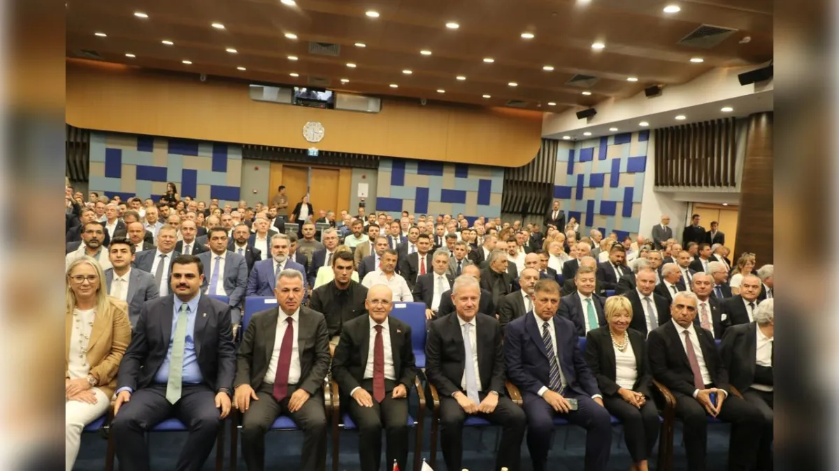 Bakan Şimşek, İzmir iş dünyası ile buluştu haberinin görseli