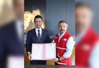 Bayraklı ve Kızılay dayanışma için imzaları attı