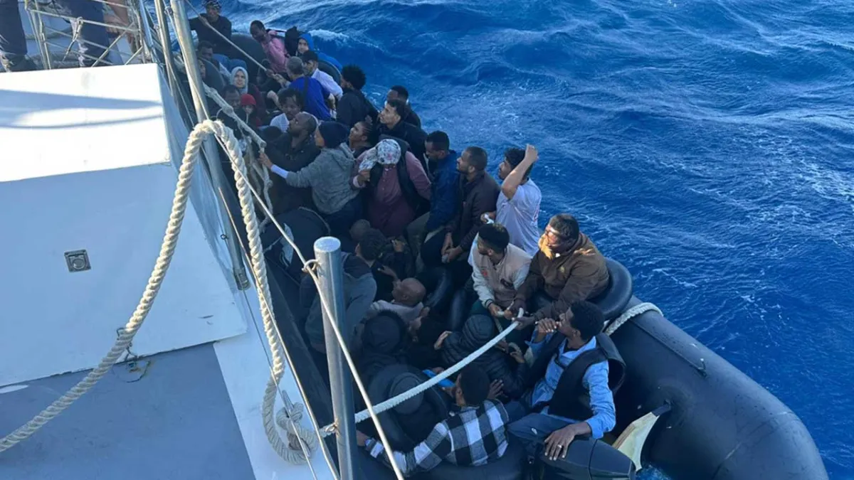 Çeşme'de düzensiz göçmen operasyonu haberinin görseli