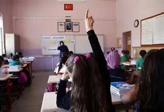 Eğitim-İş’ten yeni rapor: Ekonomik kriz gençleri üniversiteden koparıyor