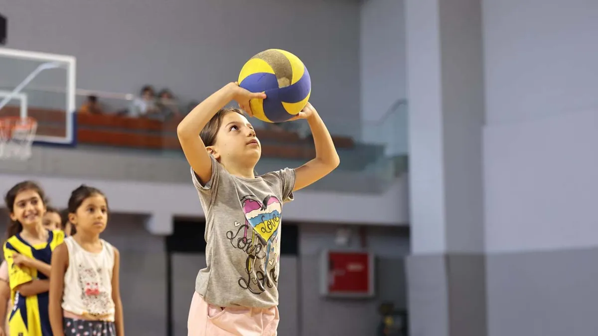 Konak Belediyesi Spor Okulları’nda kış dönemi kayıtları başladı haberinin görseli