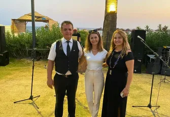 Menderes’in Sanatçı Muhtarı Bahar Bilecen her cuma sahne alıyor