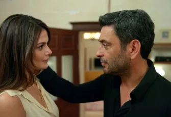 Uzak Şehir’de aşk fırtınası: Cihan ve Alya’nın kalpleri Albora Konağı’nda konuştu!