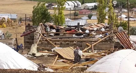 Ağrı'da fırtına etkili oldu