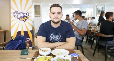 Buca Belediyesi'nden örnek dayanışma modeli: Tarladan sofraya ücretsiz üzüm!