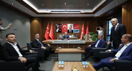 CHP’de gerilim son buldu: Özgür Özel ilk kez Sarıyer’deki il binasına gitti