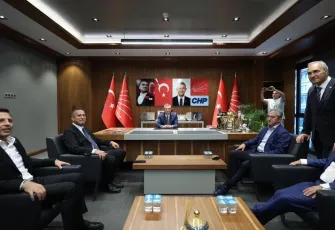 CHP’de gerilim son buldu: Özgür Özel ilk kez Sarıyer’deki il binasına gitti