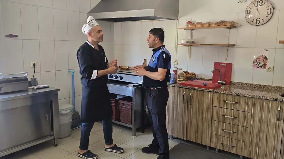 Çiğli Belediyesi okul kantinlerini denetliyor haberinin görseli
