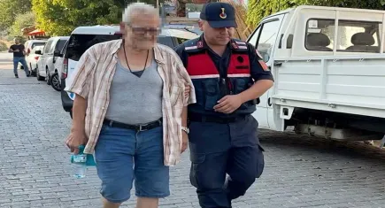 Evinde 2 bin adet sentetik ecza ele geçirildi: 'Ben içiyorum' dedi