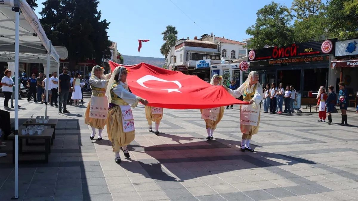Foça'da Kurtuluş coşkusu haberinin görseli