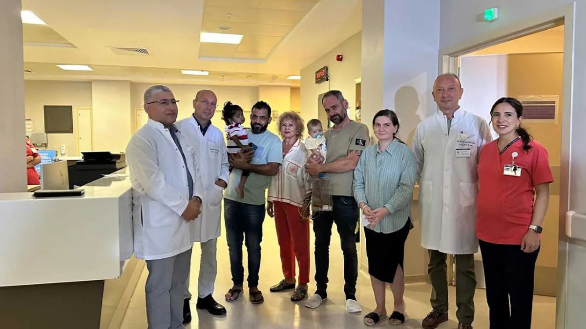 İki bebek karaciğer nakliyle hayata tutundu haberinin görseli