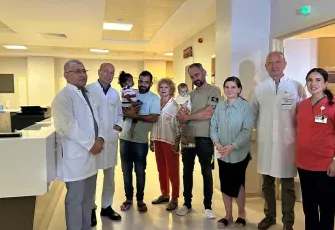 İki bebek karaciğer nakliyle hayata tutundu