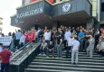 İzmir Buca’da işçiler iş bıraktı: maaş ve toplu sözleşme alacakları için belediye binasını işgal ettiler
