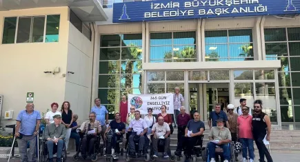 İzmir’de engelliler taleplerini dile getirdi