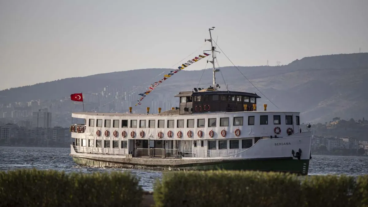 Körfez’in emektarı Bergama Vapuru yeniden seferde haberinin görseli
