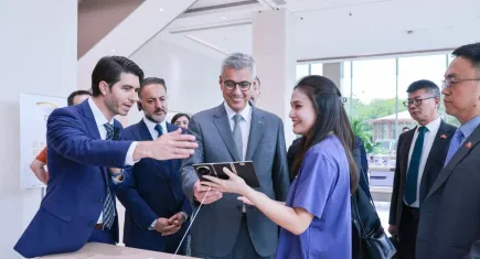 Sağlıkta dijital dönüşüm için Shenzhen’e: Bakan Memişoğlu Huawei genel merkezi’nde