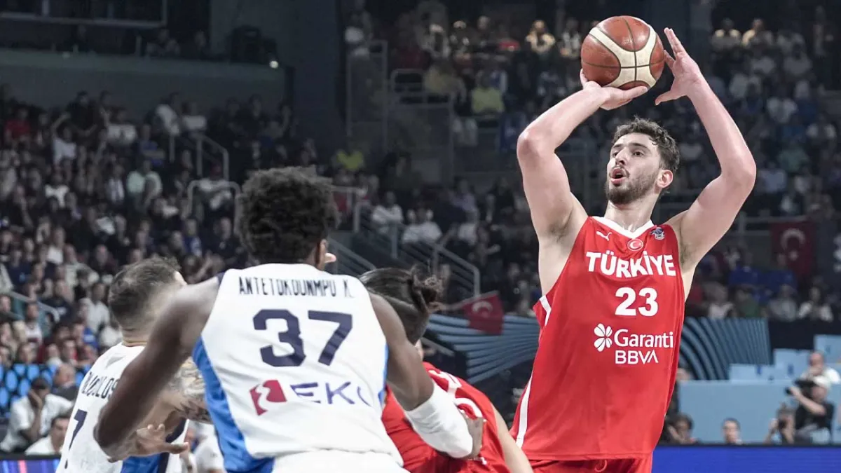 12 dev adam, Yunanistan&#039;a basketbol dersi verdi: A Milli Basketbol Takımı 24 yıl sonra finalde! haberinin görseli